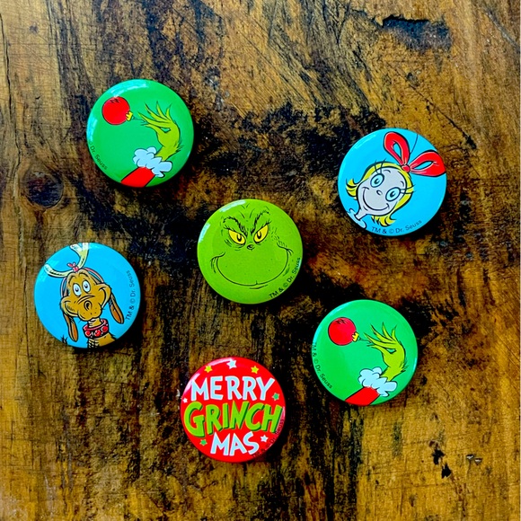 Dr. Seuss Jewelry - FREE Dr. Seuss The Grinch Who Stole Christmas Button Pin Collection💚